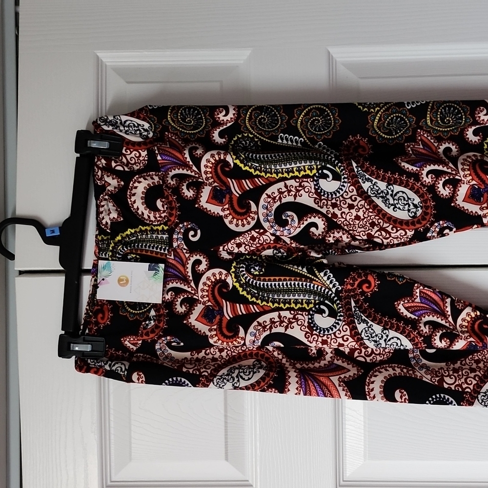 Amelia James leggings paisley print